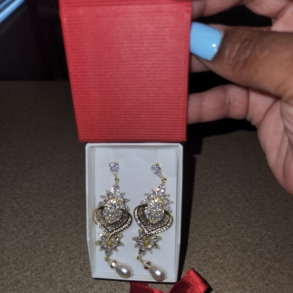 GlamorousBijoux Earrings - Picture 4 of 4